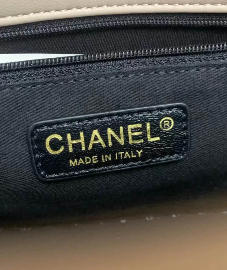 Chanel Tofu Bun Size: 22cm Style: AS2496