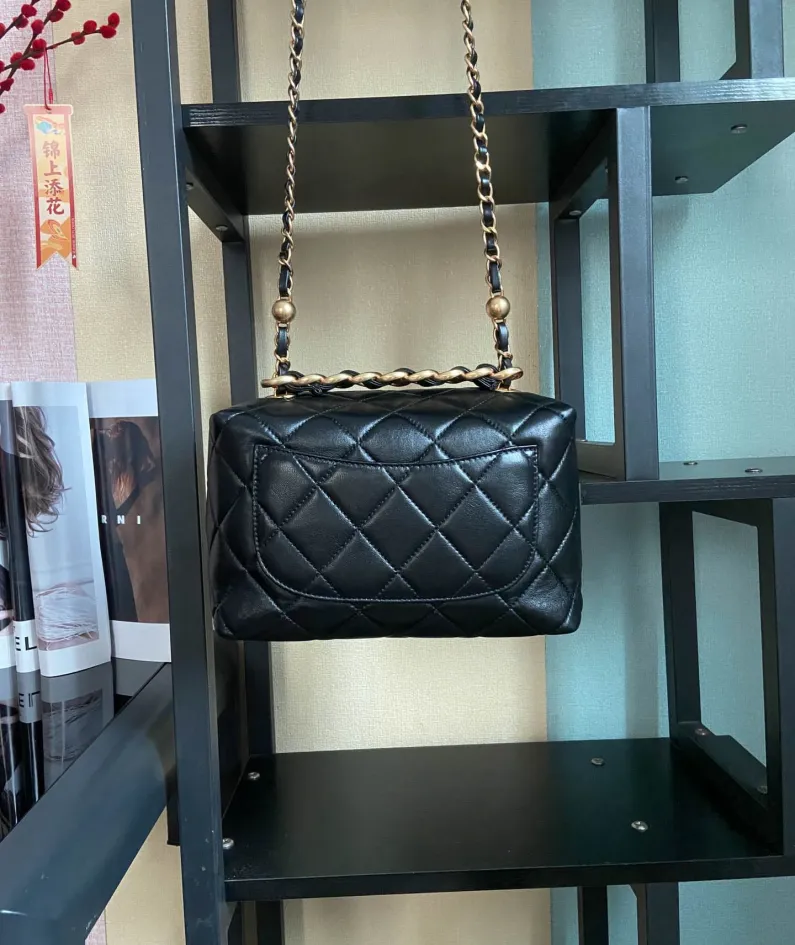 CHANEL Size: 22*10*15