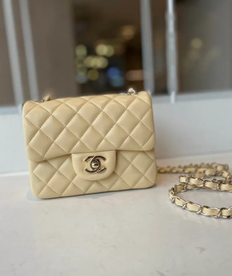classic flap lambskin light gold buckle classic flap size:17cm