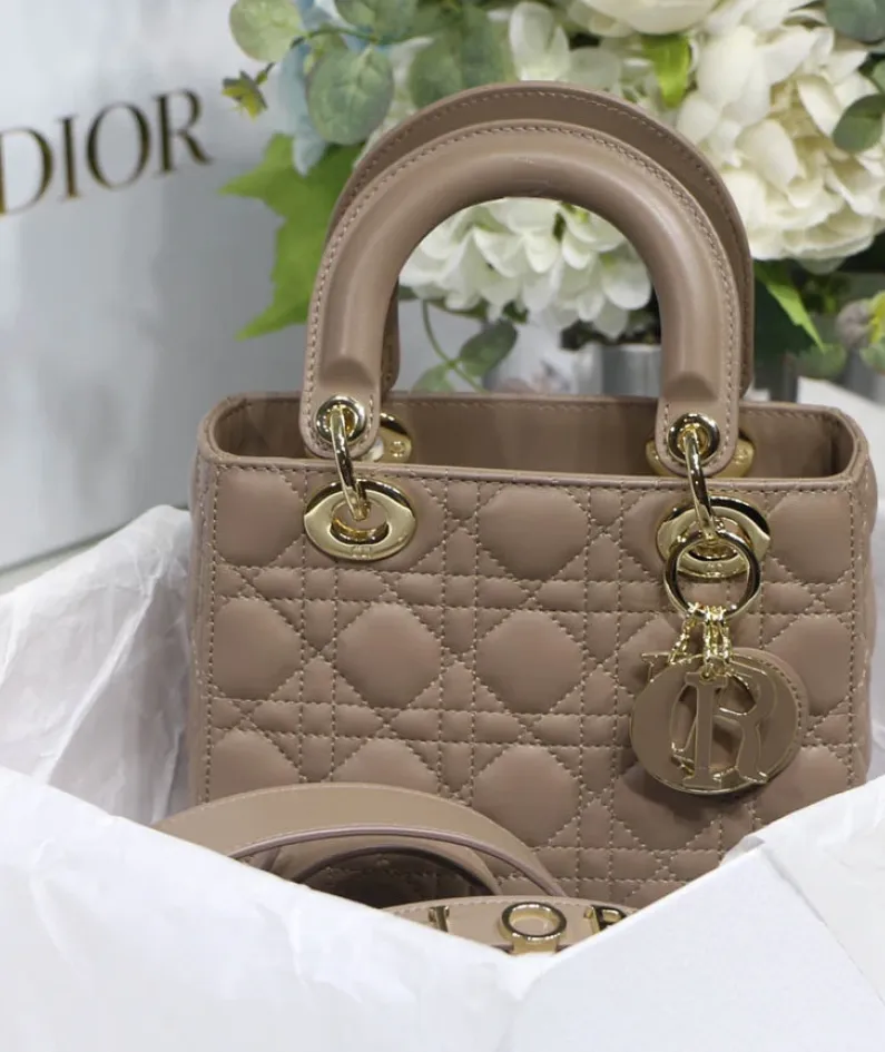 Size: 20x16.5x 8cm