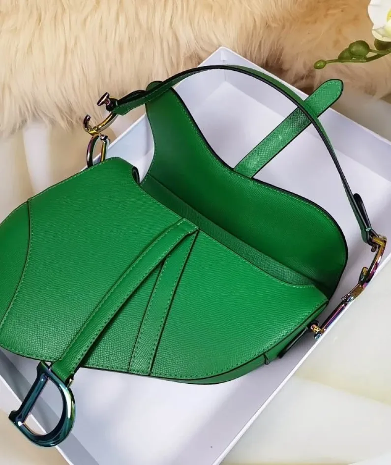 size:25.5X20X6.5cm