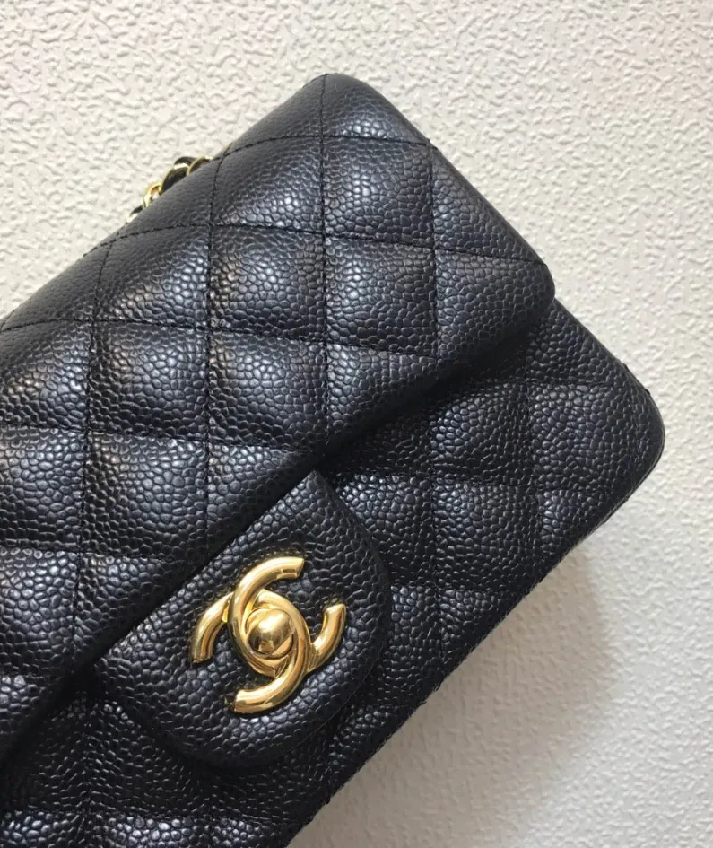 Chanel size: 20cm