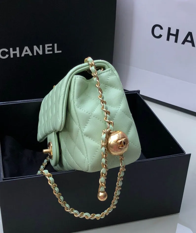 Chanel Model: S1160 Size: 26cm