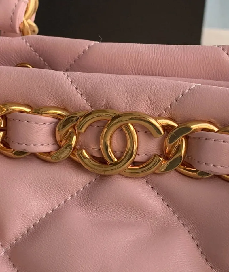 CHANEL Model: AS3502 Size: 24X29X10Cm