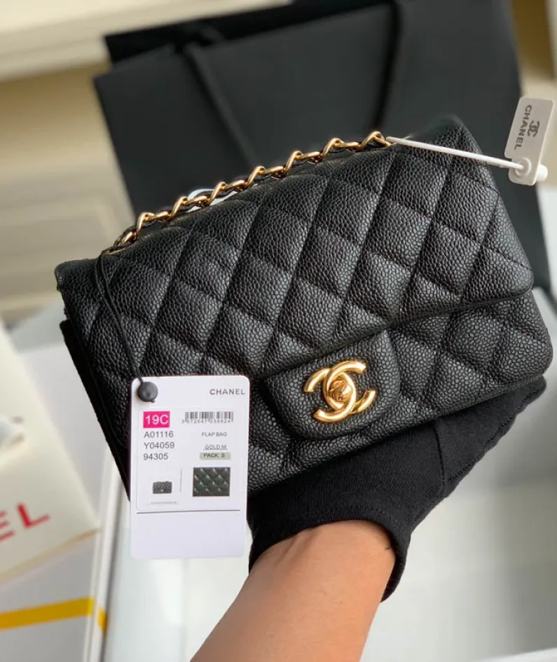 Lambskin Small Bag Size:20X13x7cm Model: 1116