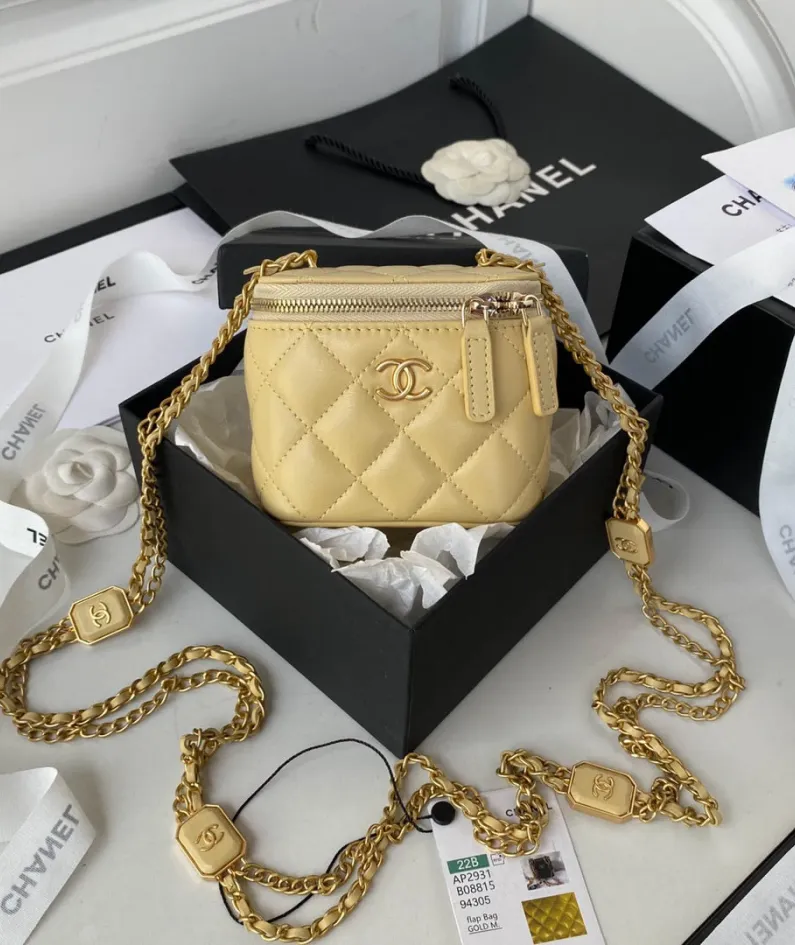 Chanel size: 11*8.5*7cm