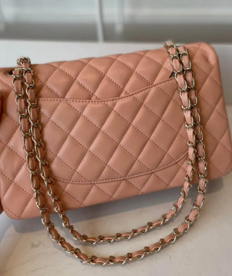classic flap lambskin light gold buckle classic flap size:25cm