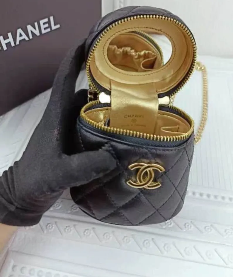 Chanel Vintage Cosmetic Bag Size: 12x11cm, Style: 212