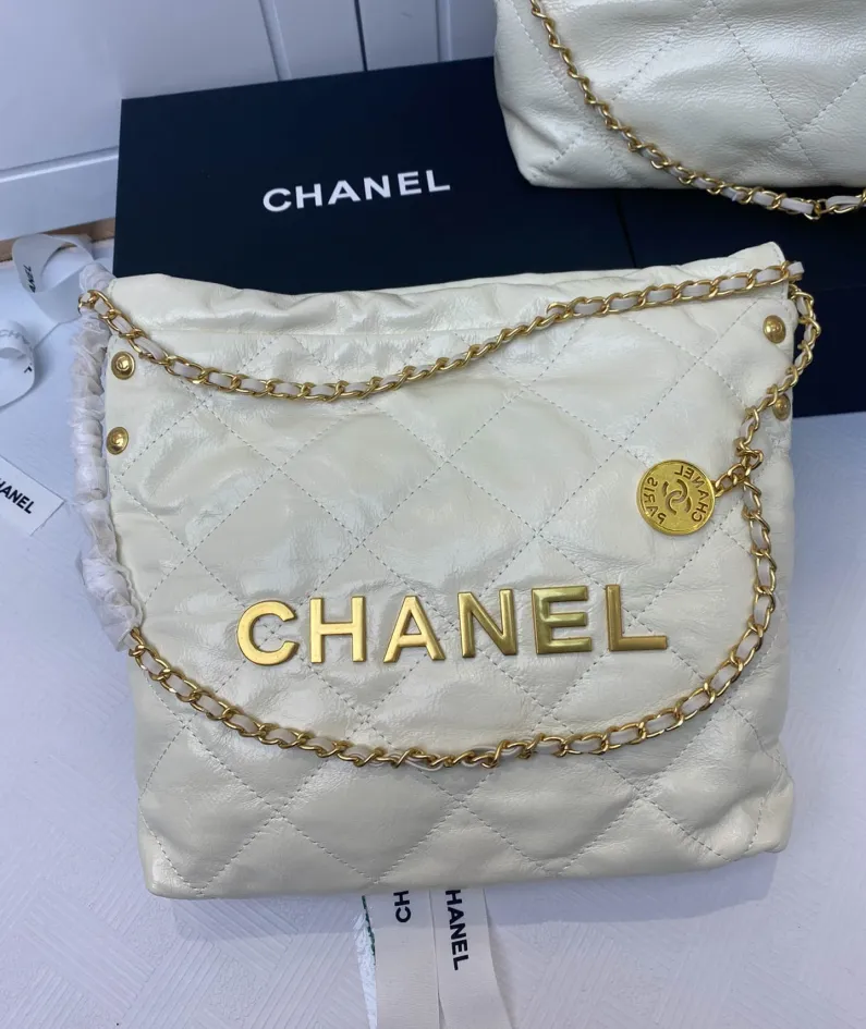 Chanel Underarm Bag Model: 8828 Size: 30*27*7 40*33*8