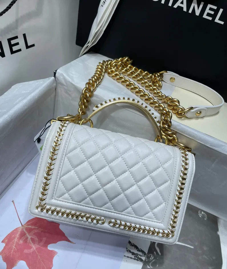 CHANEL Size: 20