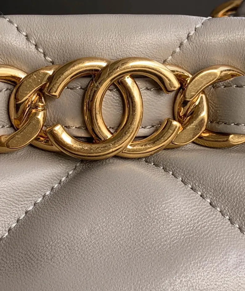 CHANEL shoulder bag Model: AS3502 Size: 24X29X10Cm