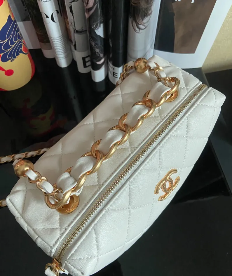 CHANEL Size: 22*10*15