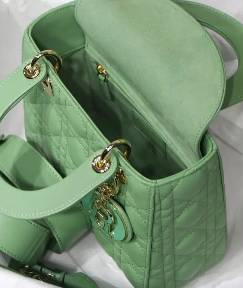 Size: 20x16.5x 8cm