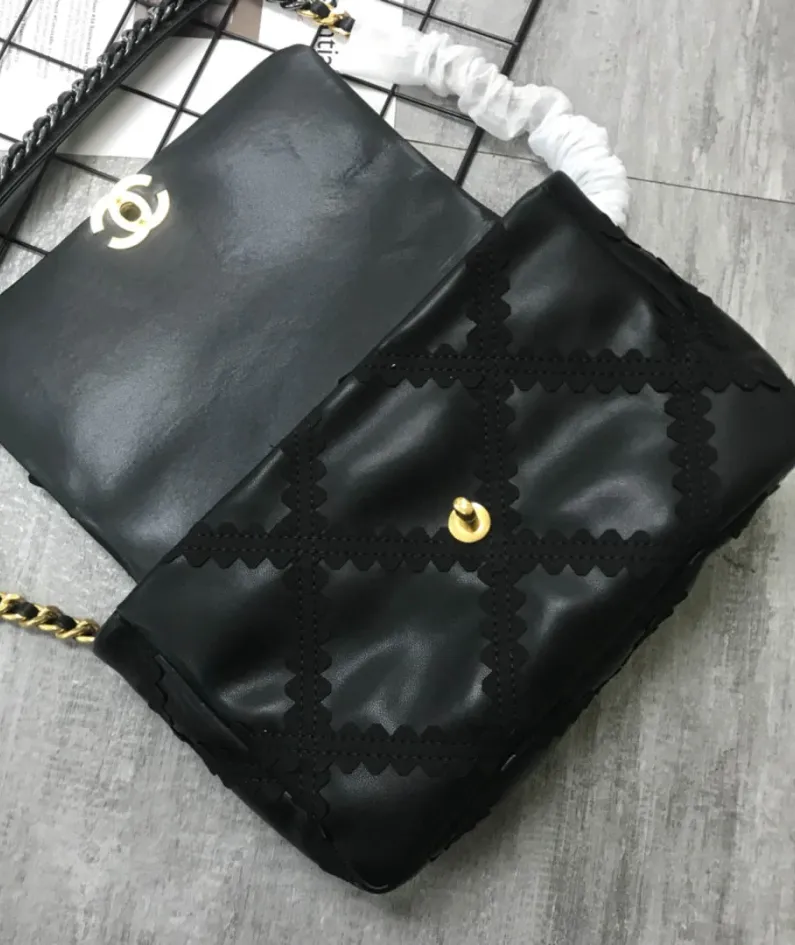 Handbag Size: 30/21/10