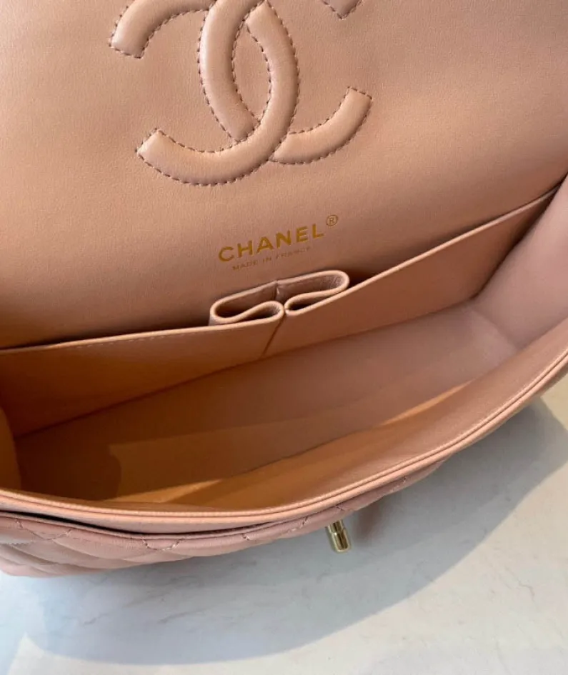classic flap lambskin light gold buckle classic flap size:25cm