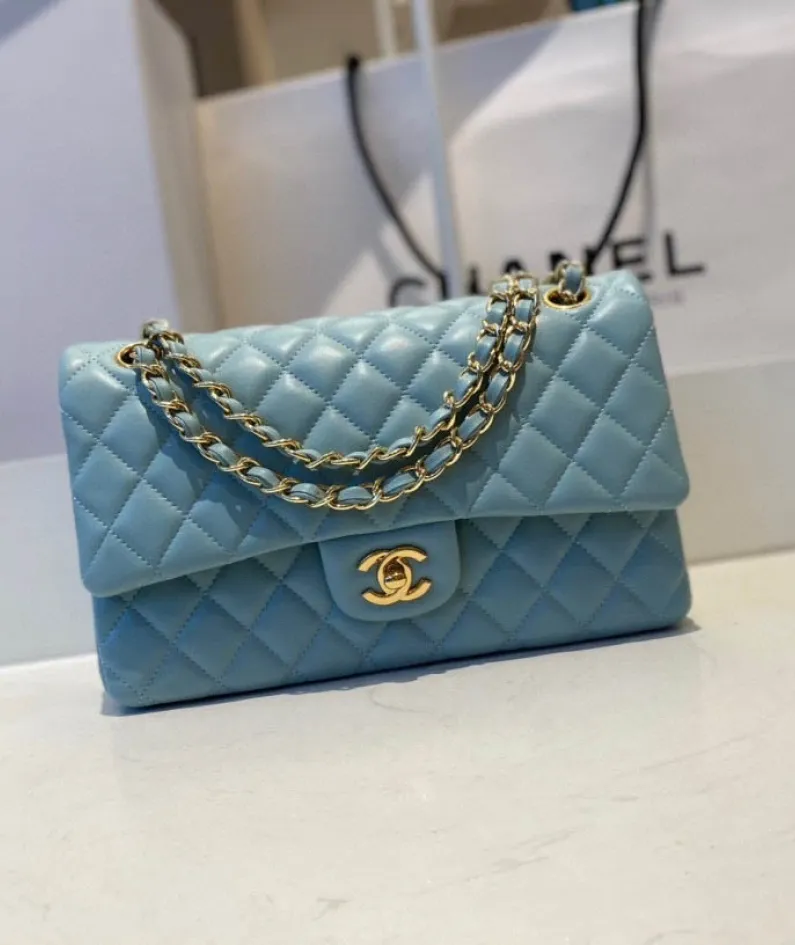 classic flap lambskin light gold buckle classic flap size:25cm