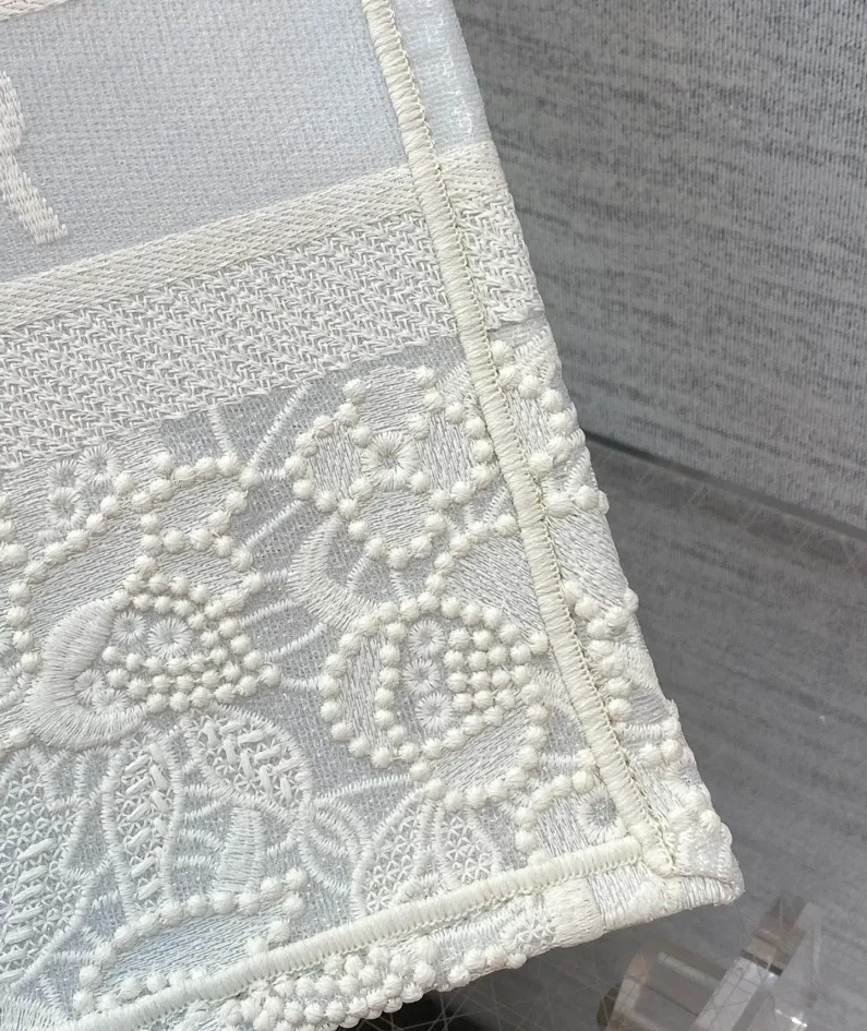 Lady Lace size:36*18*28cm