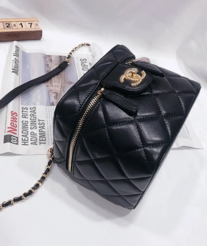 Chanel Shoulder Bag Size: 17*14*14