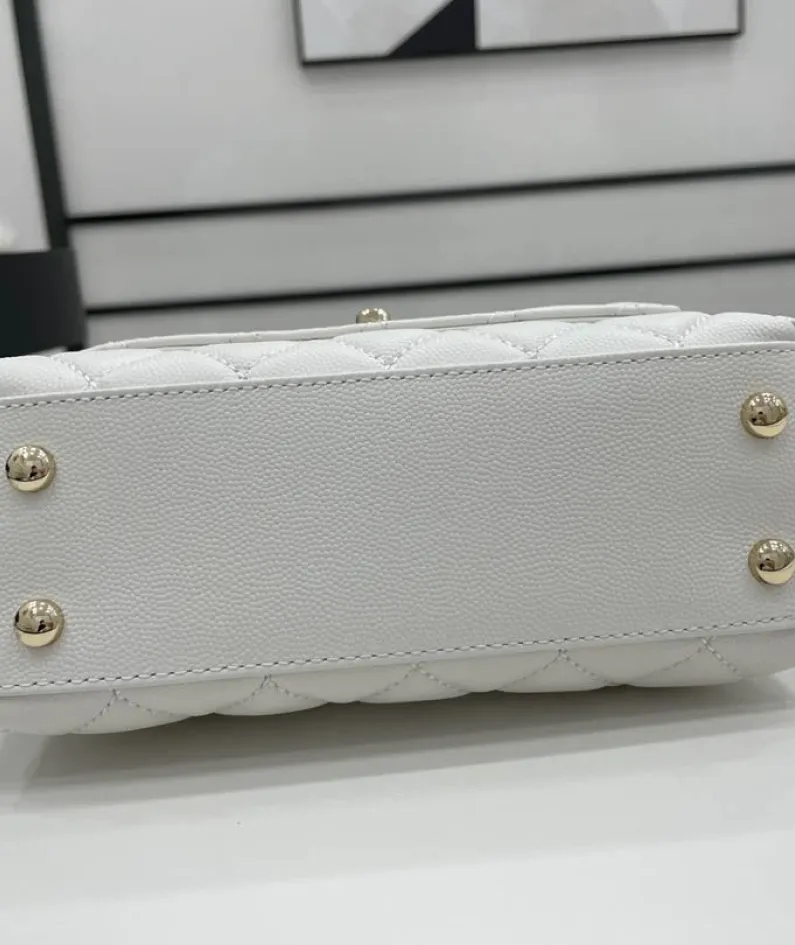 Chanel Size: 19cm/23cm/28cm Model Number: AS2215