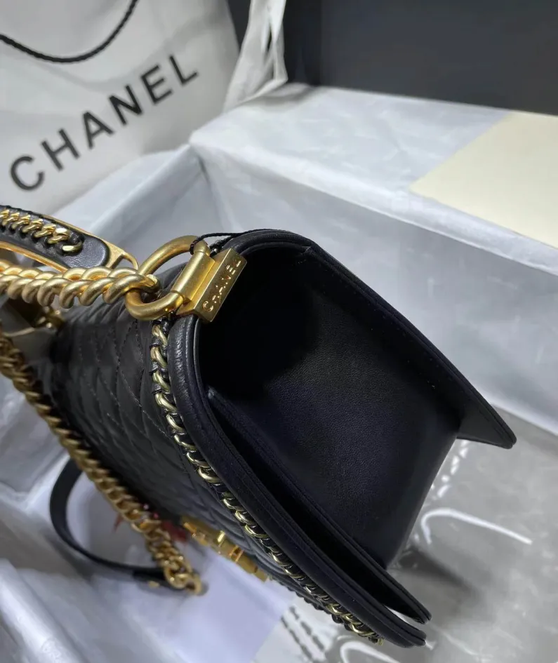 CHANEL Wrist Bag Model: 67086-1 Size: 25
