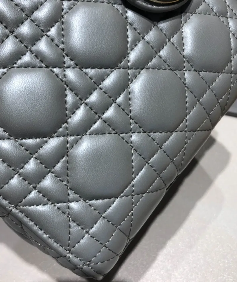 Classic size:17155cm Colour scheme: pearl grey