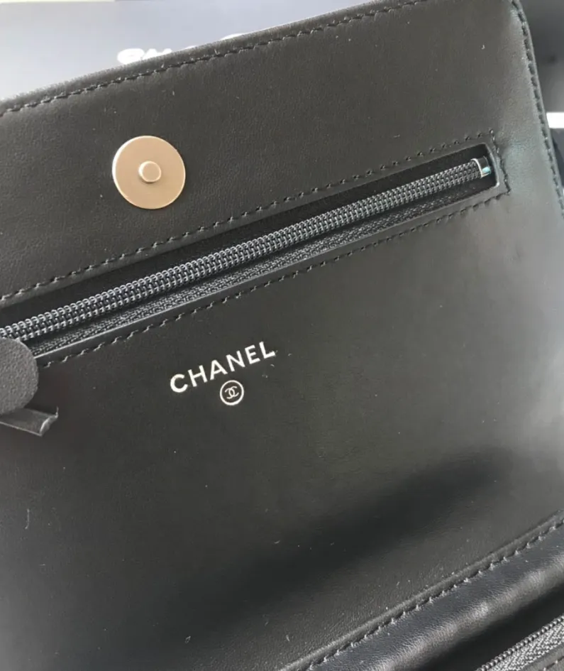 CHANEL Style: 81969 Size: 19x12.5x3cm