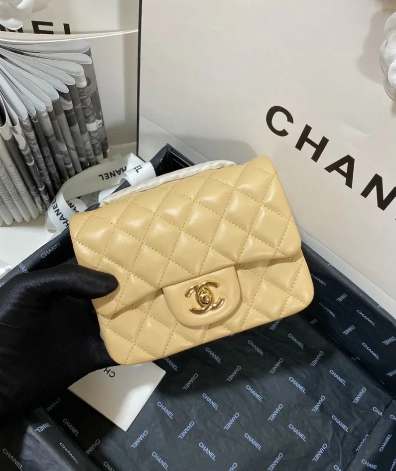 Lambskin Model: 1115 Size: 17cm