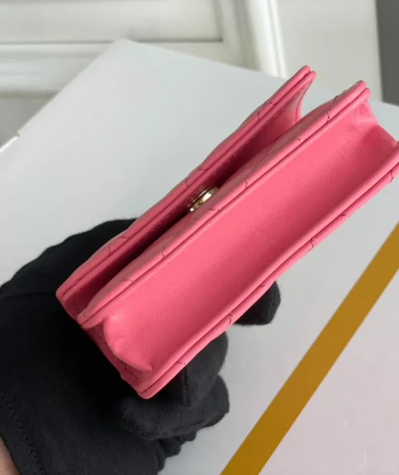 Lambskin Size: 9cmx11cmx3.8cm