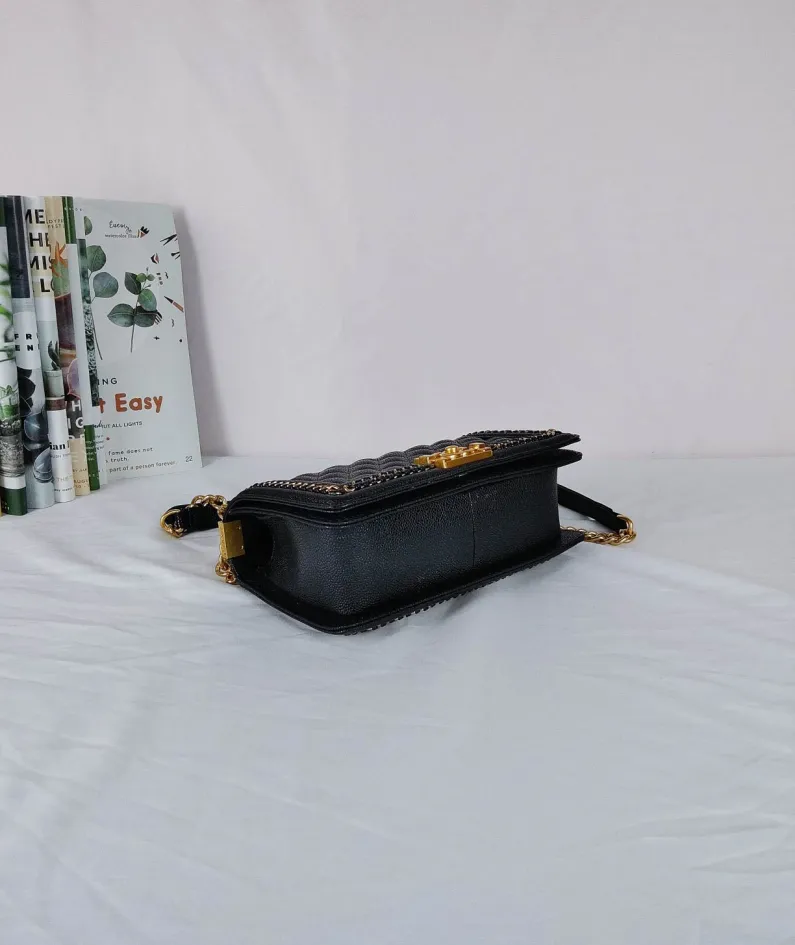 Lambskin Size: 25*16*9cm Style: 67086-1