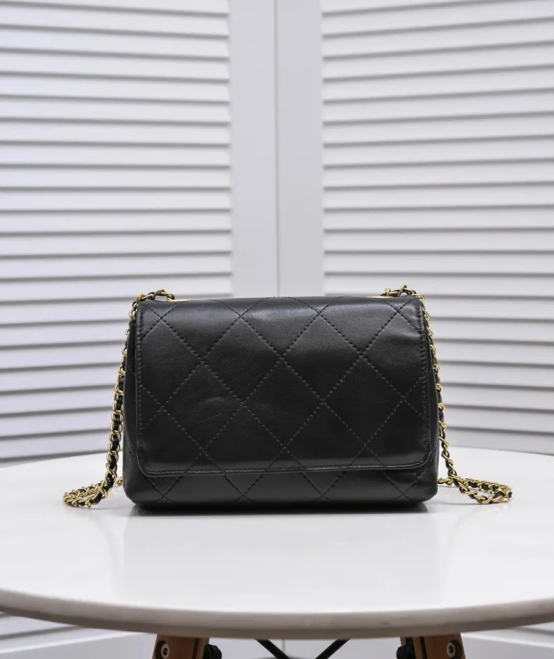CHANEL retro bag size: 22*7.5*14cm