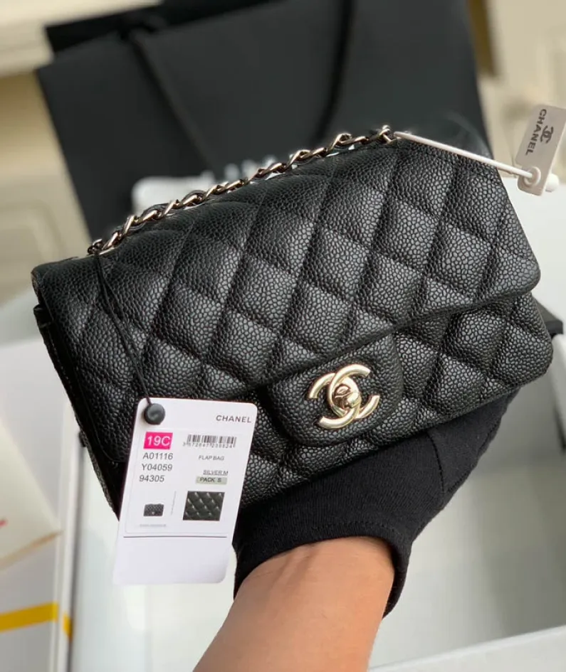 Lambskin Small Bag Size:20X13x7cm Model: 1116