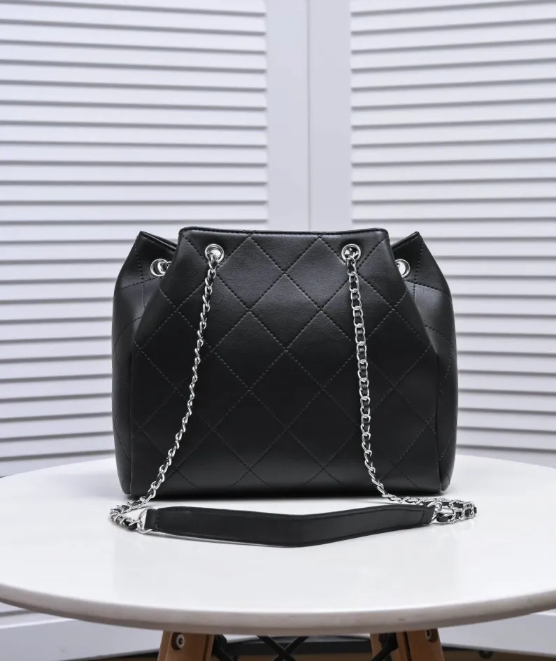 Chanel Style: 9067 Size: 26x23cm