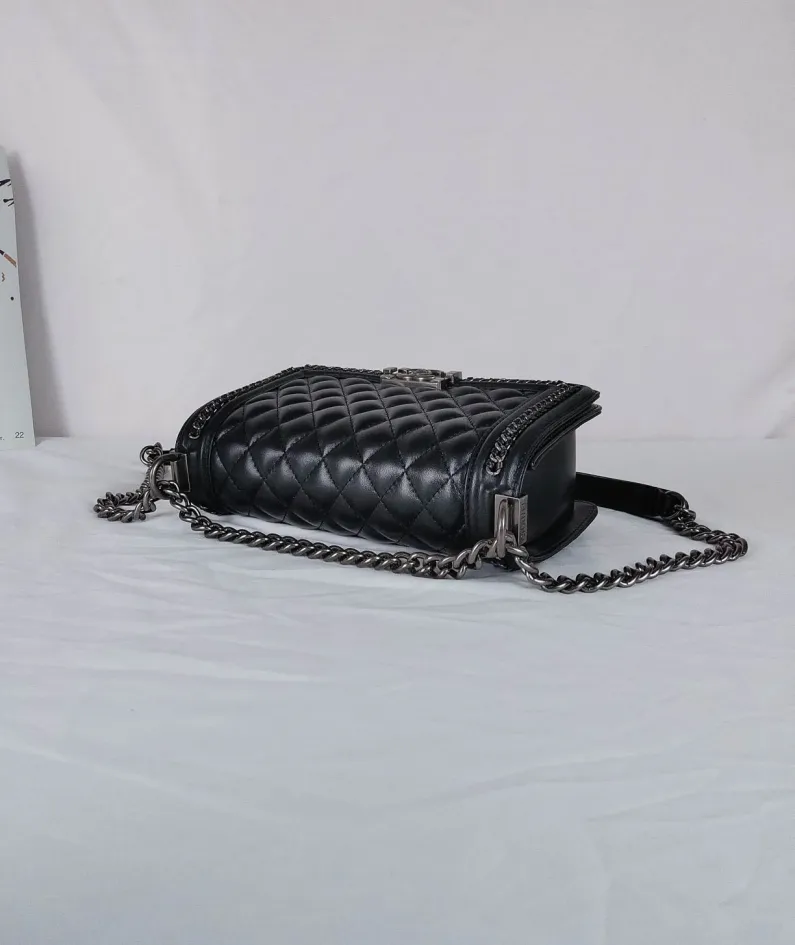 Lambskin Size: 25*16*9cm Style: 67086-2