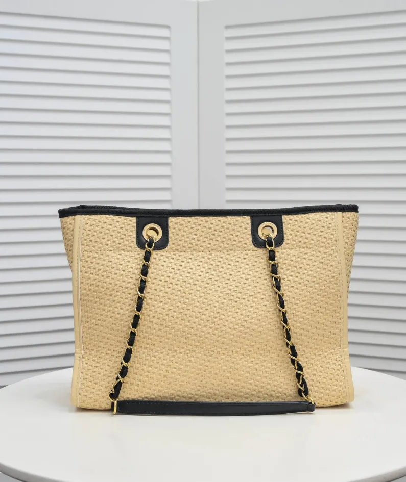 Chanel Size: 33*28*18cm Model Number: 67001