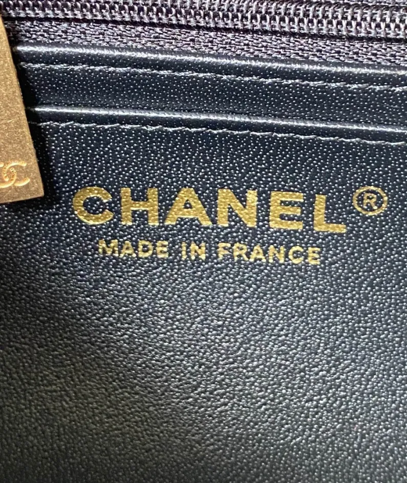 Chanel square bag size: 15.5-20-6cm