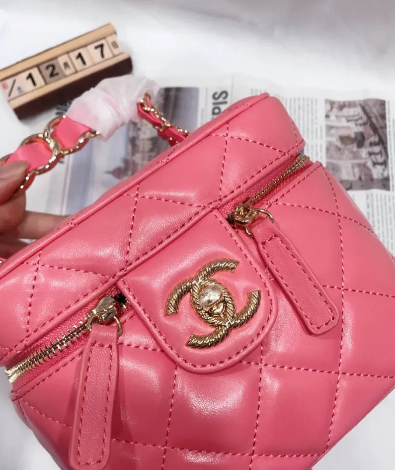 Chanel Plaid Size: 17*14*14
