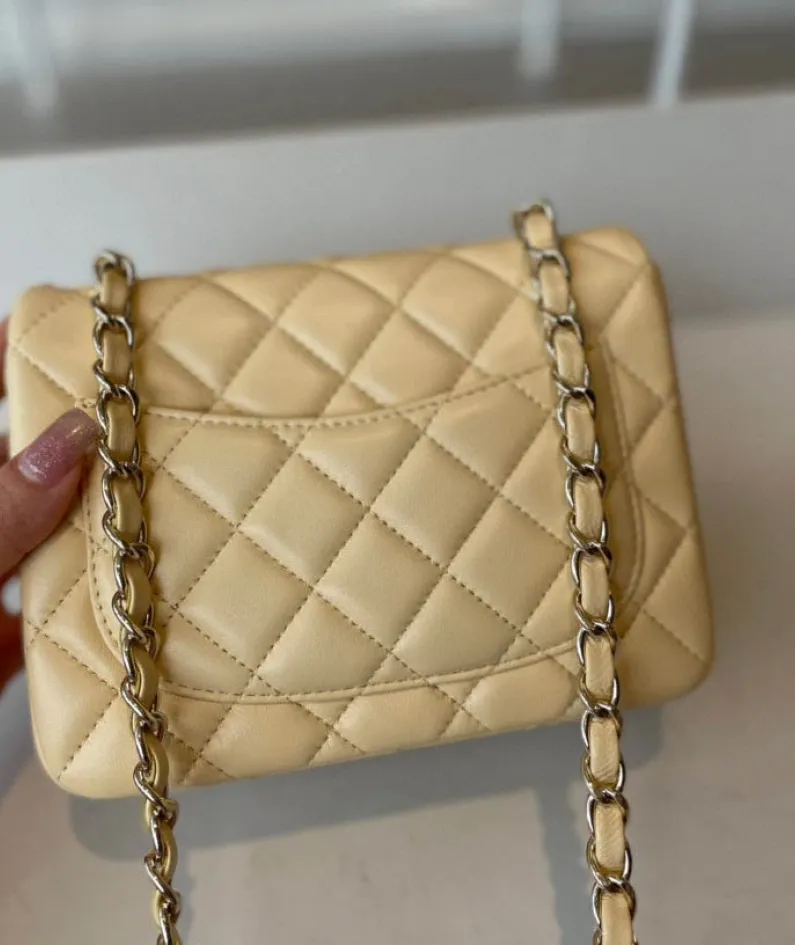 classic flap lambskin light gold buckle classic flap size:17cm