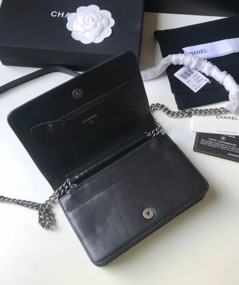 CHANEL Style: 81969 Size: 19x12.5x3cm