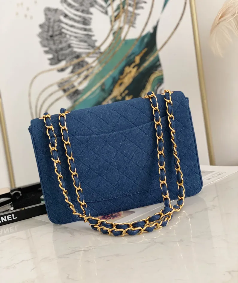 Chanel size 30.21.8cm
