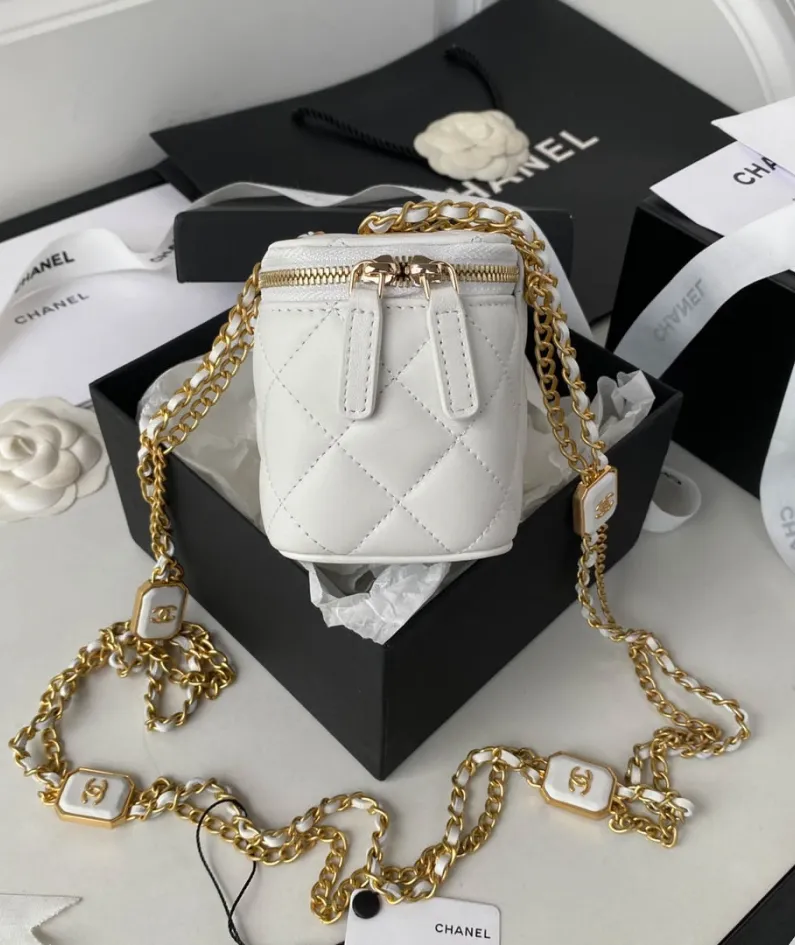 Chanel size: 11*8.5*7cm