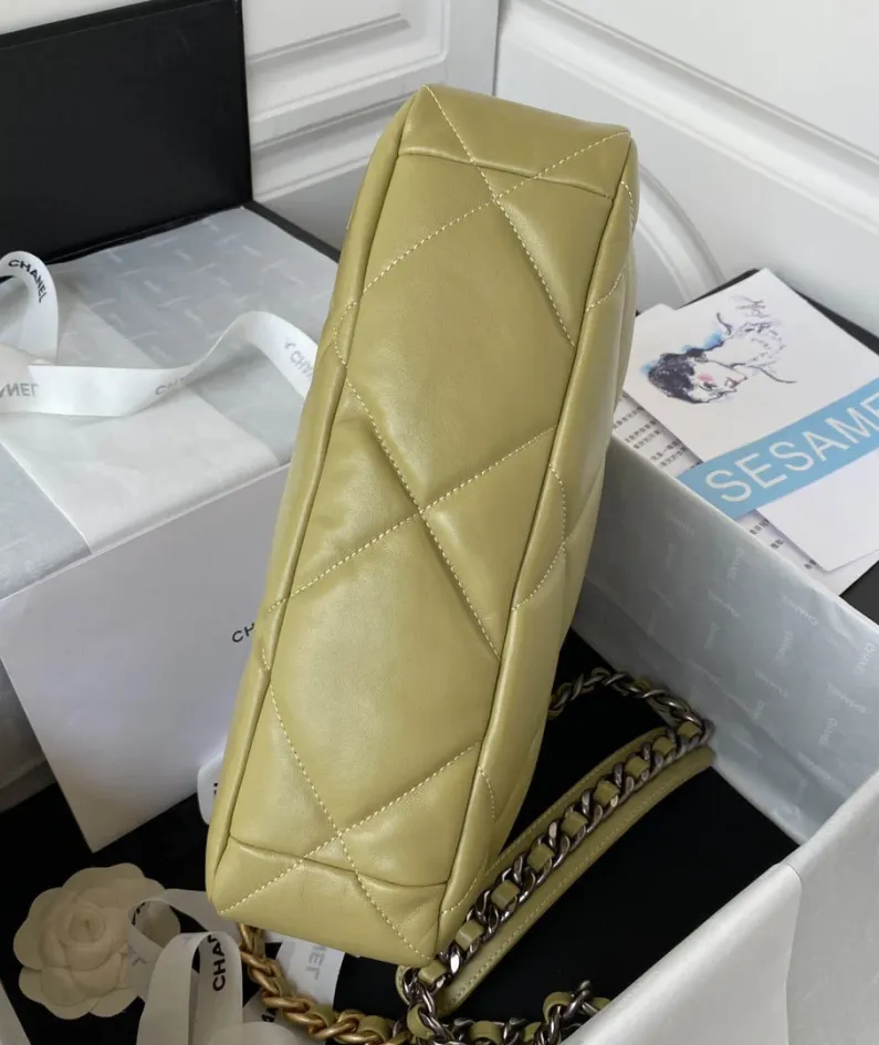 Chanel Size: 19cm Style: 81225 White