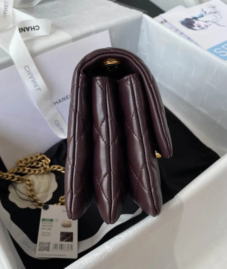 Lambskin Size: 14*22*8cm