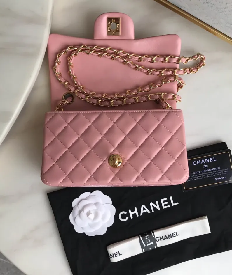 Lambskin Small Bag Size:20X13x7cm Model: 1116