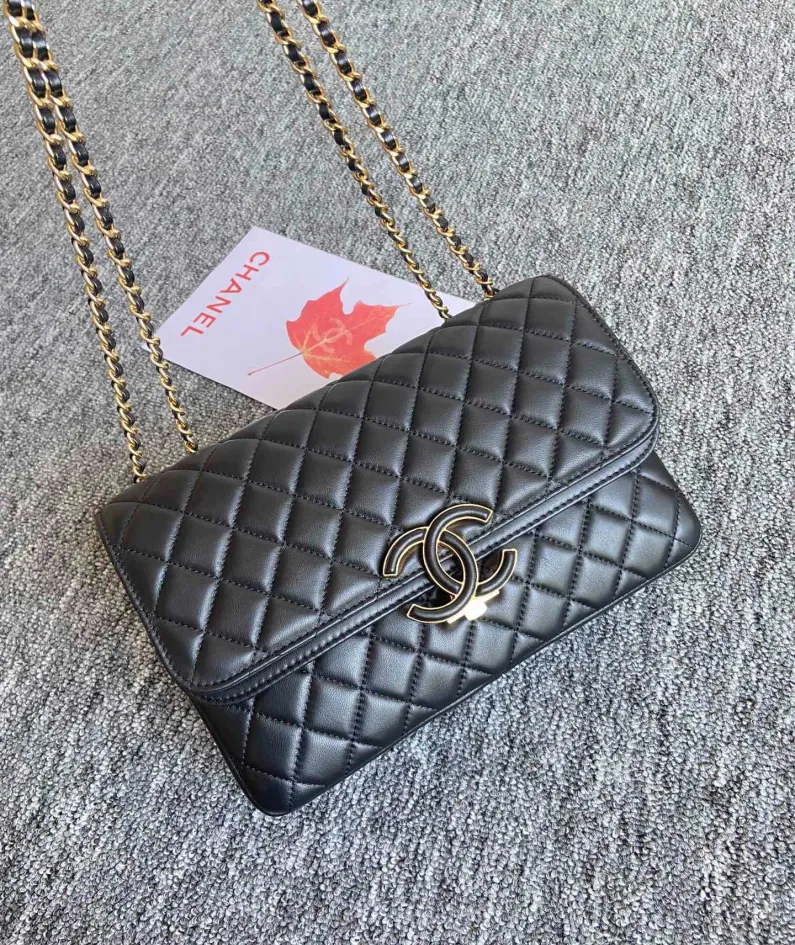 CHANEL: Model: 57276 Size: 26cm