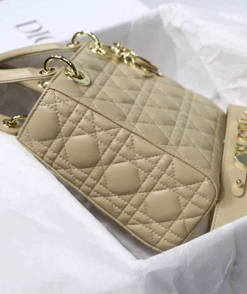 Size: 20x16.5x 8cm