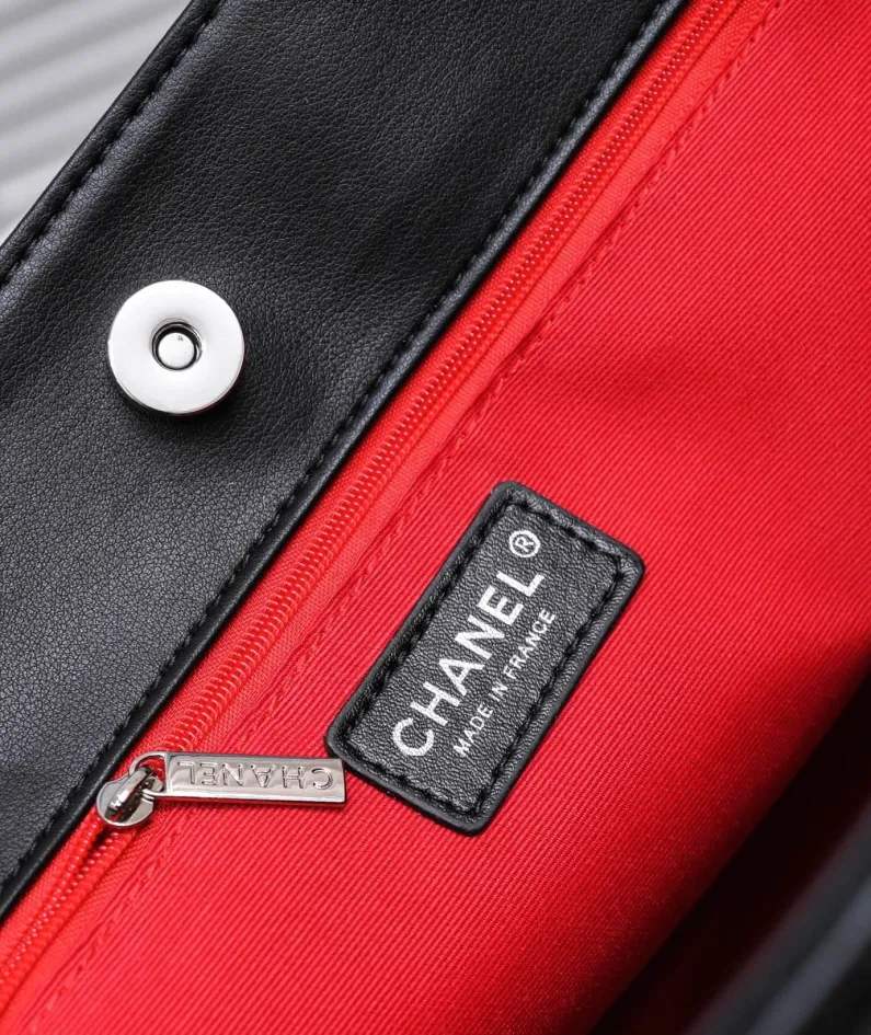 Chanel Style: 9068 Size: 42x29cm