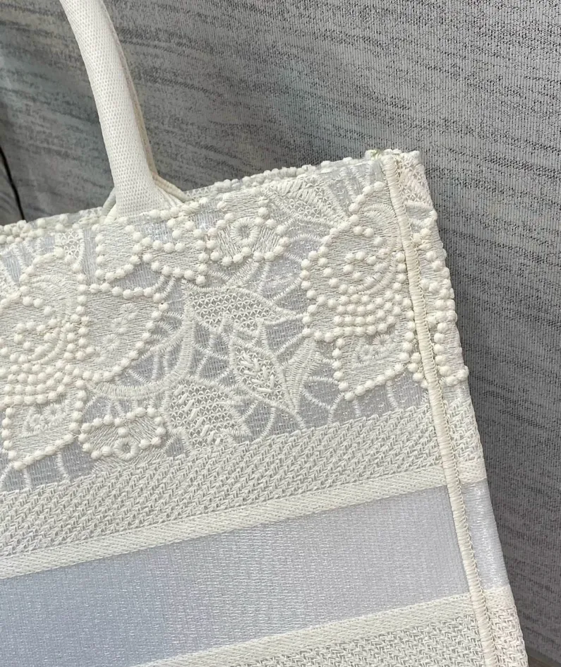 Lady Lace size:36*18*28cm