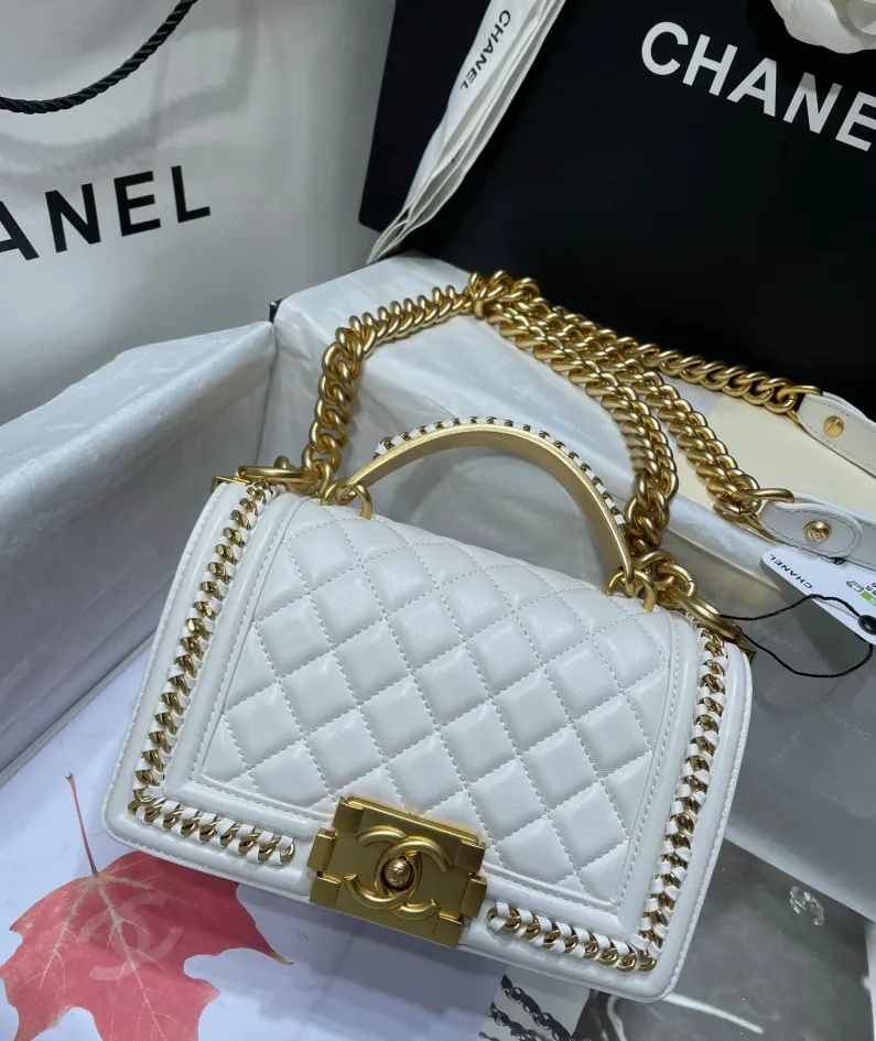 CHANEL Size: 20