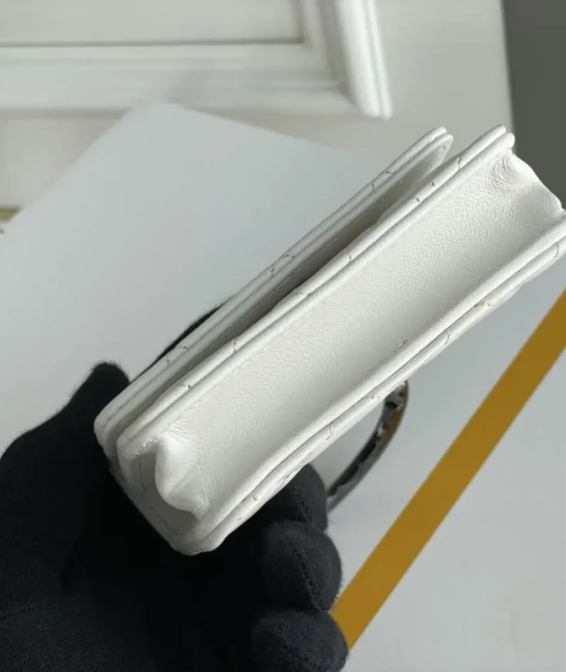 Lambskin Size: 9cmx11cmx3.8cm