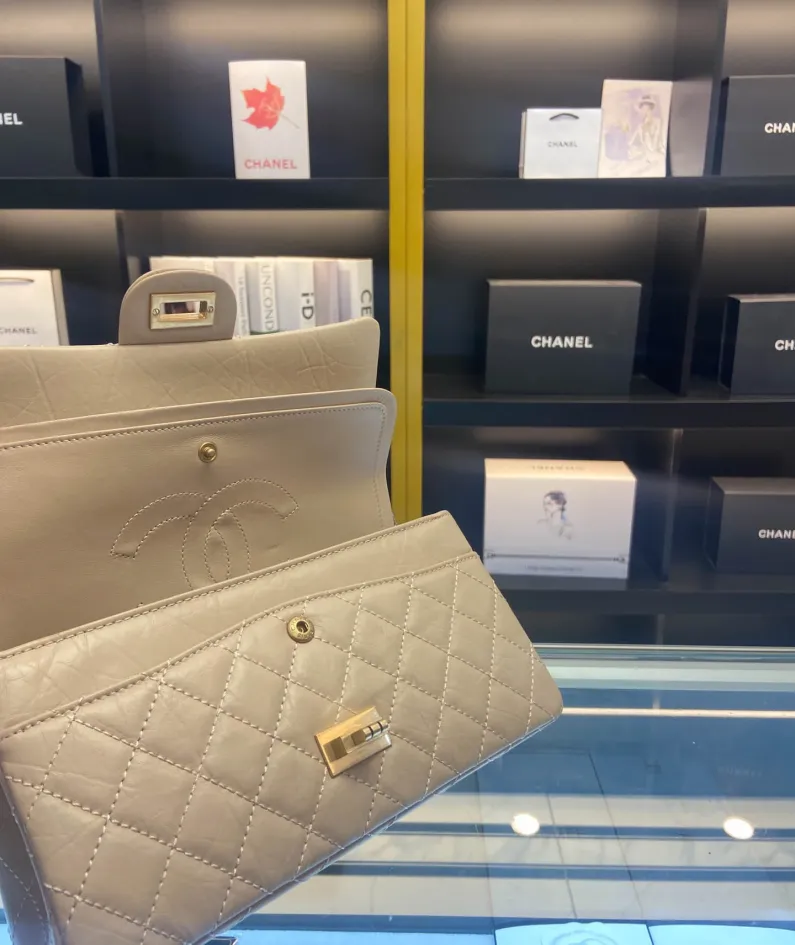 CHANEL Size: 24cm Ident No.: 037586